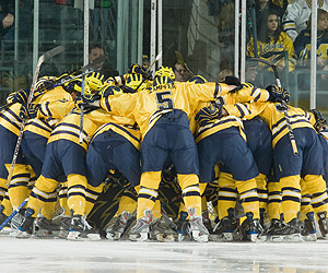 University-of-Michigan-Hockey-team